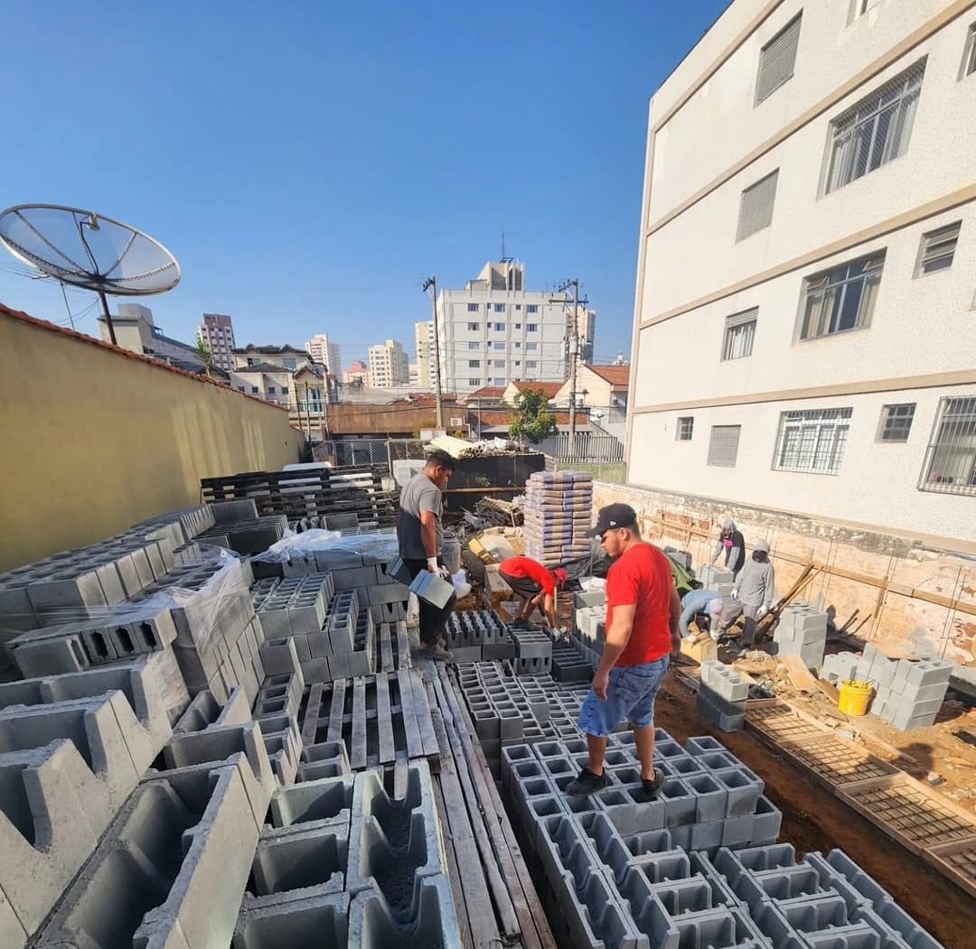 Equipe DFA Materiais em obra