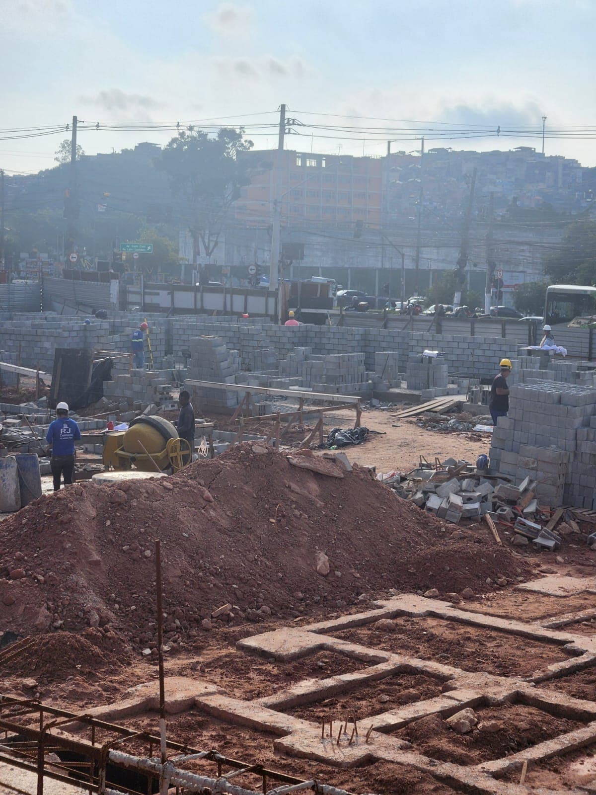 Equipe DFA Materiais em obra